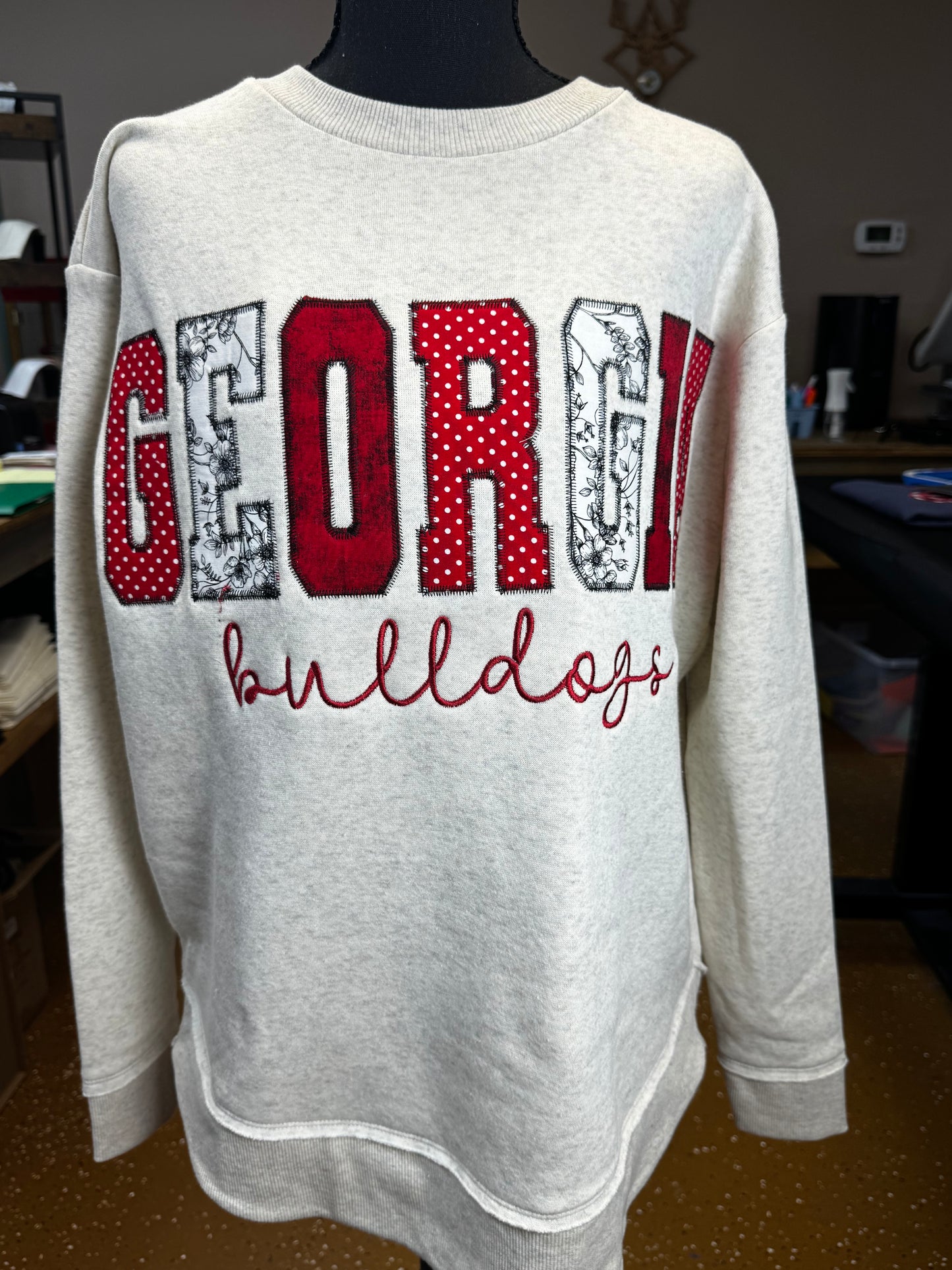 Georgia Appliqué Sweatshirt – LAT Fleece