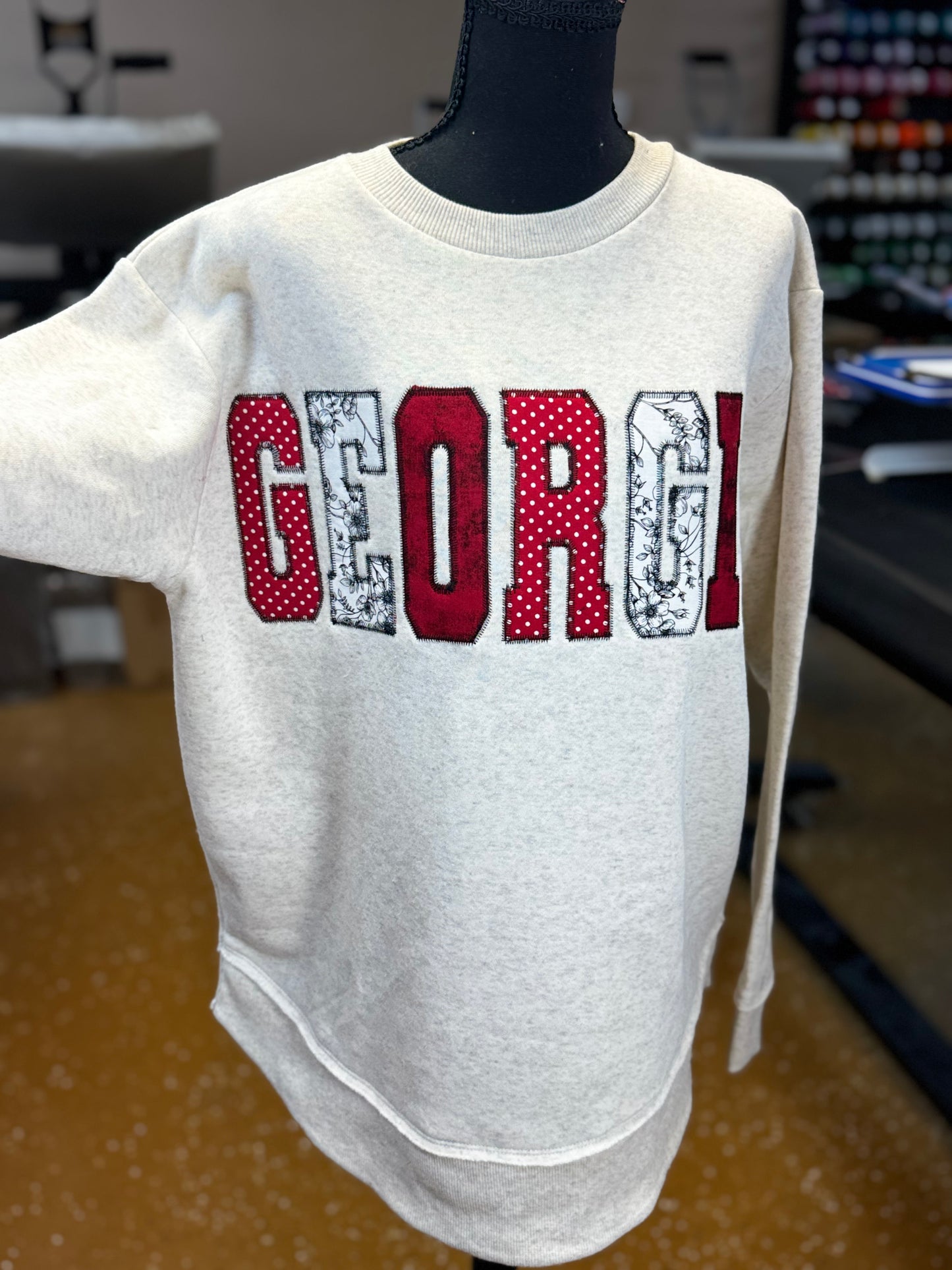 Georgia Appliqué Sweatshirt – LAT Fleece